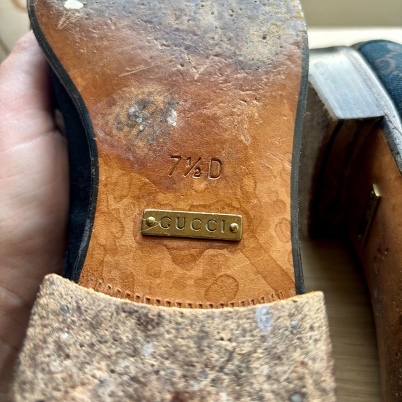 Gucci Men's Black Loafers with Gold Detailing - Picture 8 of 13